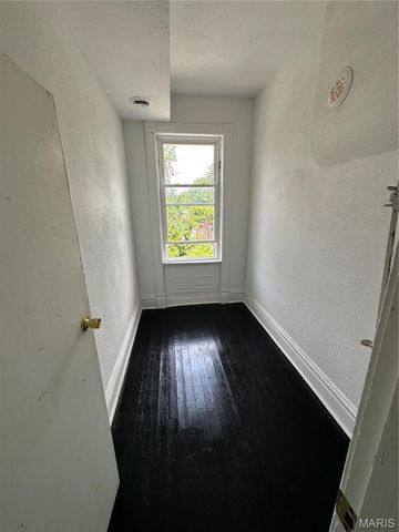 4042 Nebraska Avenue, St Louis, MO 63118
