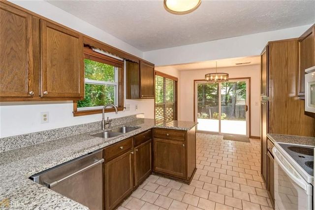 330 Broken Lance Place, Alpharetta, GA 30022