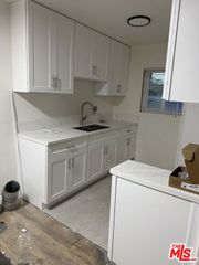 233 N PARK VIEW Street 2, Los Angeles, CA 90026