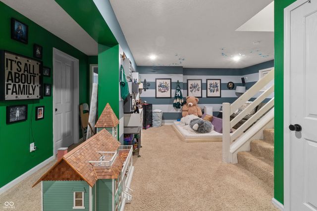 728 Stockbridge Drive, Westfield, IN 46074