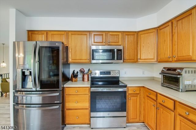2 Oak St, Newton Town, NJ 07860