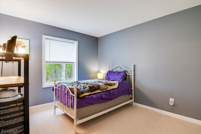 2 Oak St, Newton Town, NJ 07860