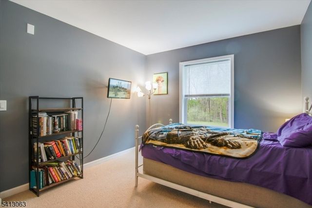 2 Oak St, Newton Town, NJ 07860