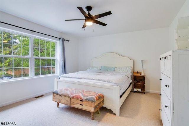 2 Oak St, Newton Town, NJ 07860