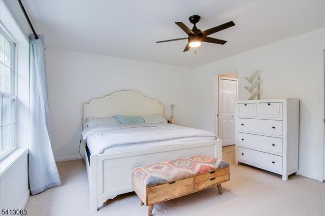 2 Oak St, Newton Town, NJ 07860