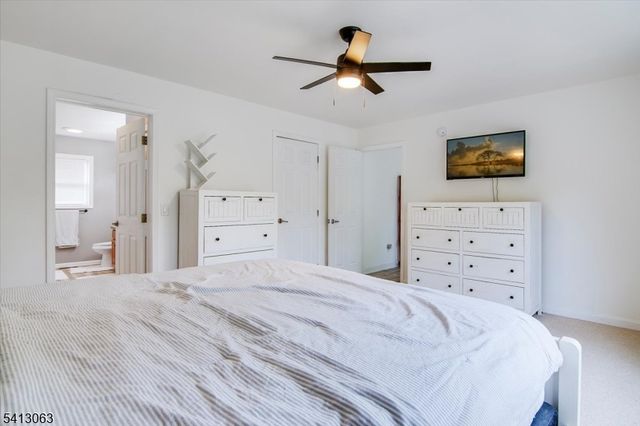 2 Oak St, Newton Town, NJ 07860