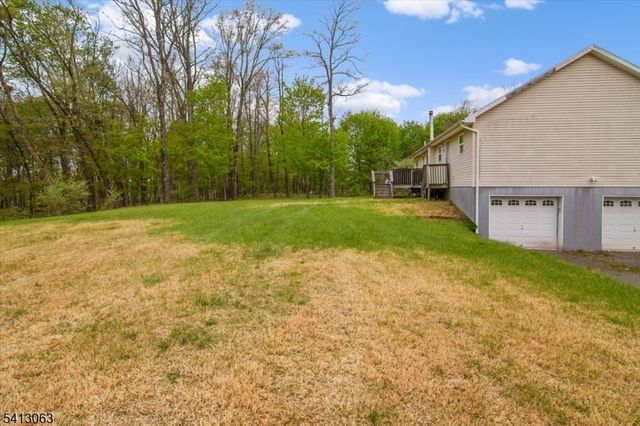 2 Oak St, Newton Town, NJ 07860