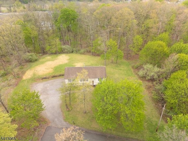 2 Oak St, Newton Town, NJ 07860