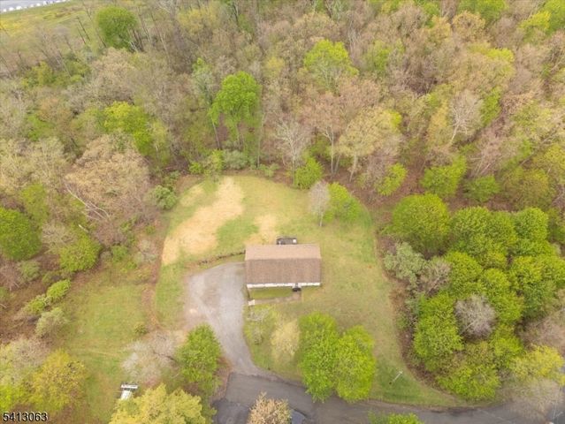 2 Oak St, Newton Town, NJ 07860