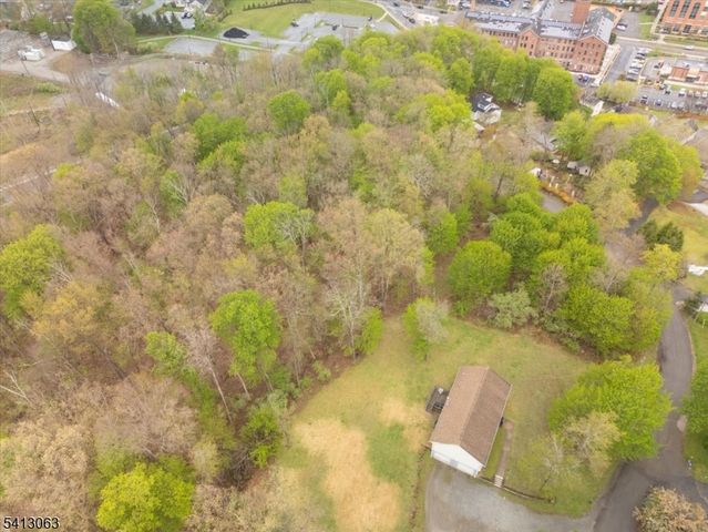 2 Oak St, Newton Town, NJ 07860
