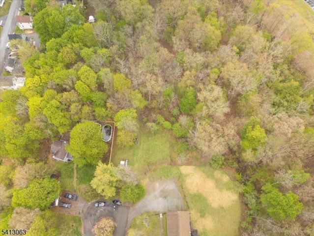 2 Oak St, Newton Town, NJ 07860