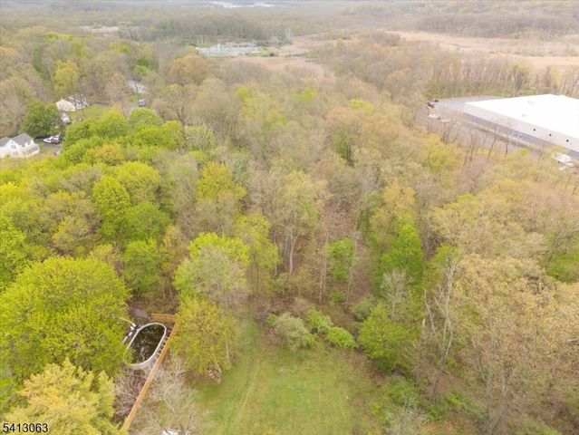 2 Oak St, Newton Town, NJ 07860