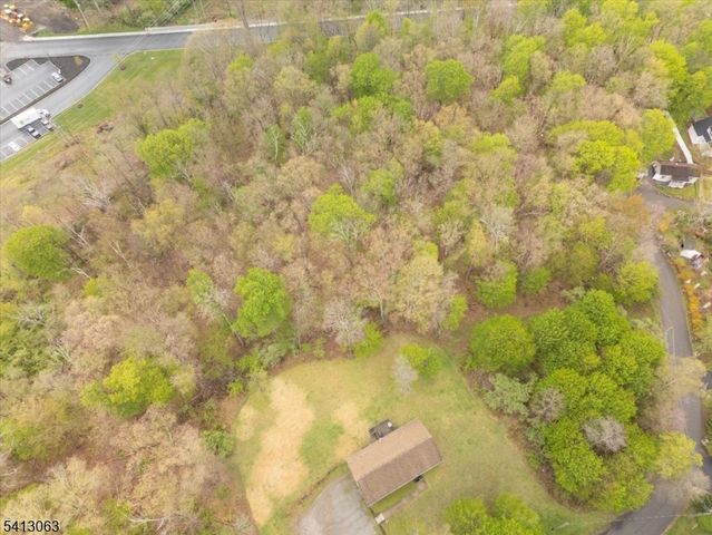 2 Oak St, Newton Town, NJ 07860