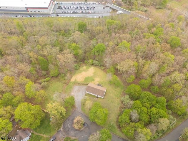 2 Oak St, Newton Town, NJ 07860