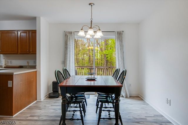 2 Oak St, Newton Town, NJ 07860