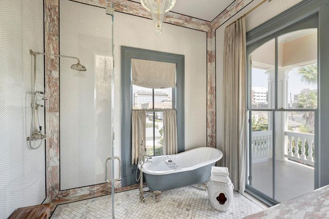 523 10th Street, Galveston, TX 77550