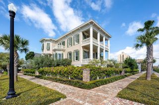 523 10th Street, Galveston, TX 77550