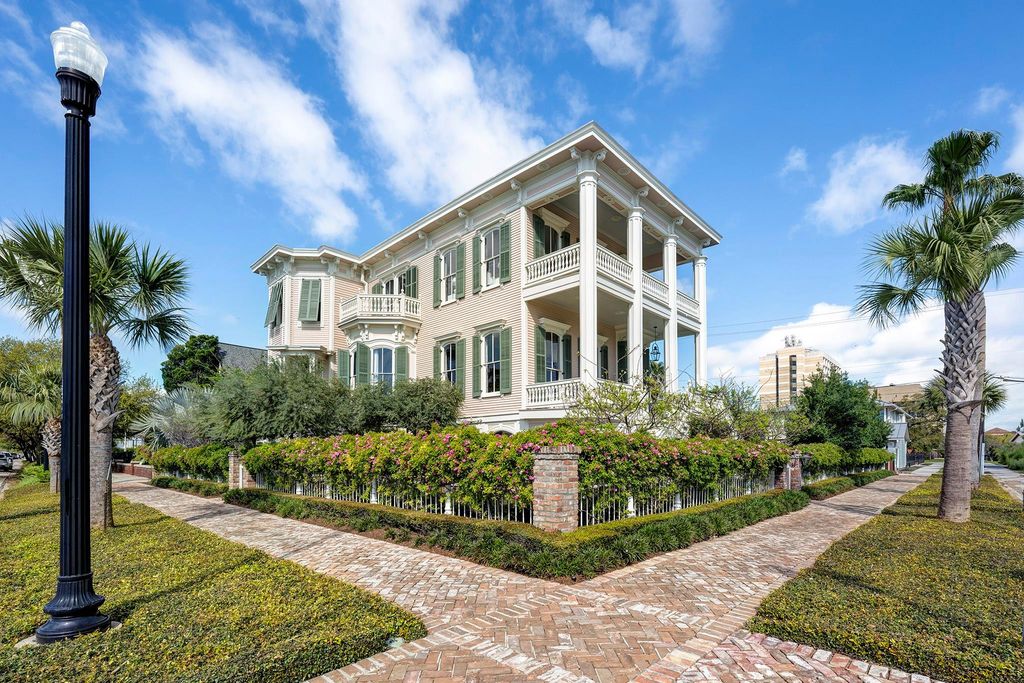 523 10th Street, Galveston, TX 77550