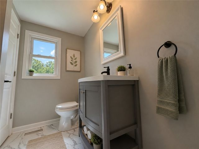 141 Lakeside Dr, Neshannock Twp, PA 16105