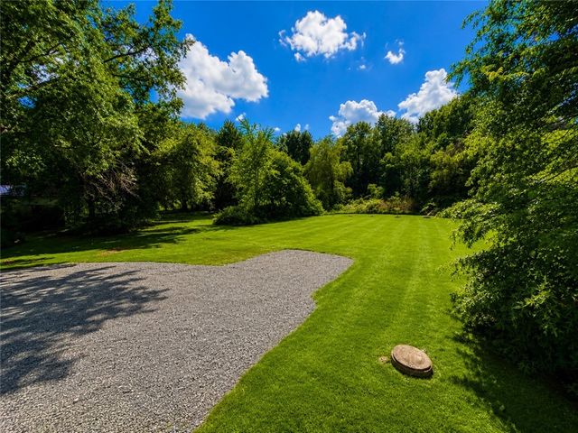 141 Lakeside Dr, Neshannock Twp, PA 16105