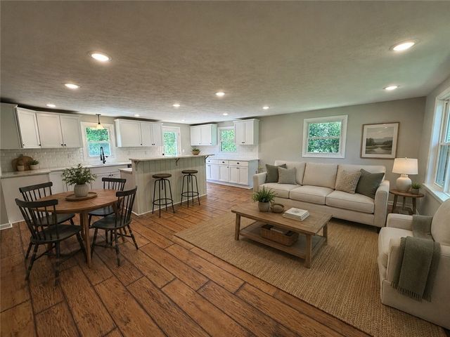 141 Lakeside Dr, Neshannock Twp, PA 16105