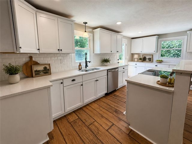 141 Lakeside Dr, Neshannock Twp, PA 16105