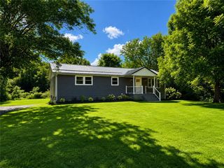 141 Lakeside Dr, Neshannock Twp, PA 16105