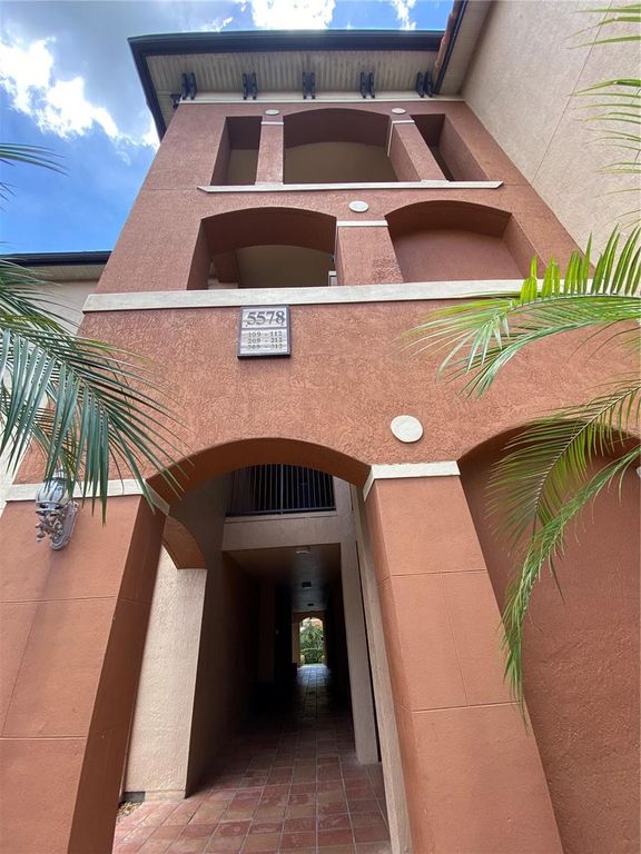 Image 2 of property listing at 6141 METROWEST BOULEVARD 308, Orlando, FL 32835