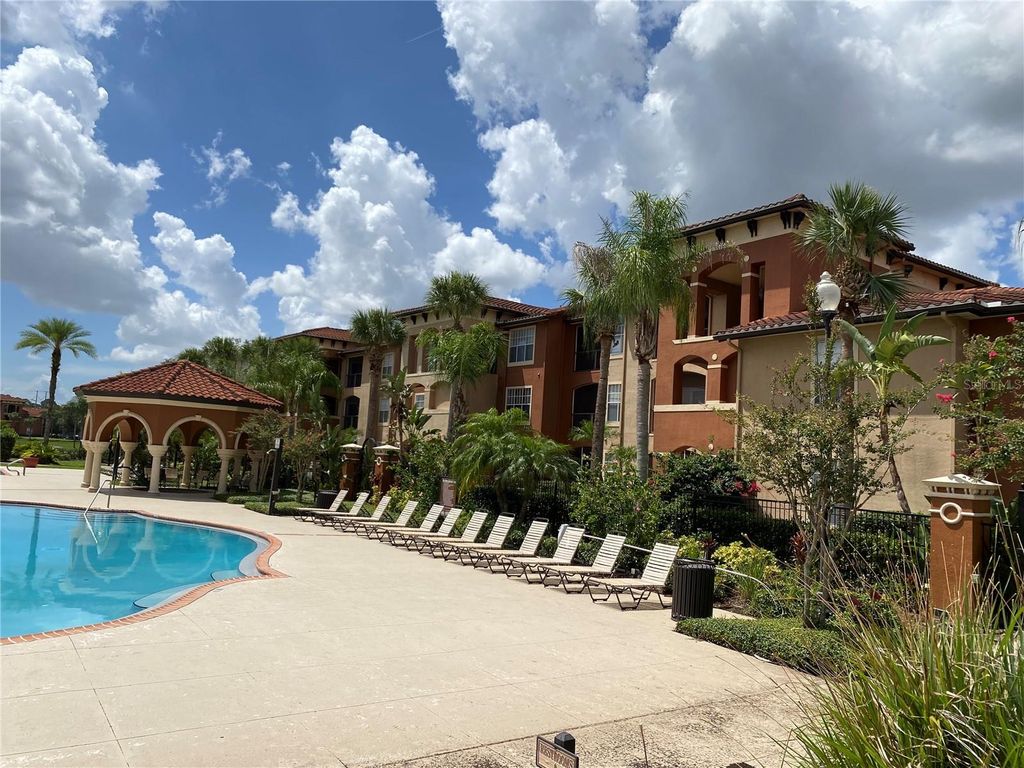 Image 5 of property listing at 6141 METROWEST BOULEVARD 308, Orlando, FL 32835