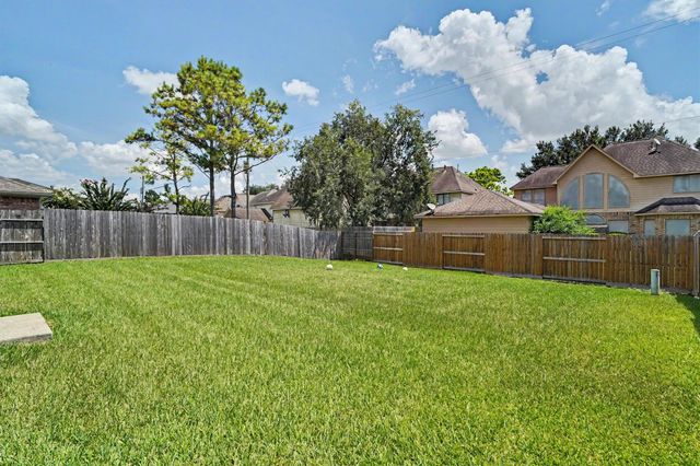 3105 Centennial Village Drive, Pearland, TX 77584