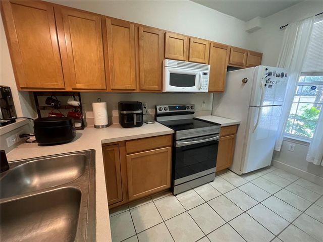 905 NW 21ST AVENUE 905, Gainesville, FL 32609