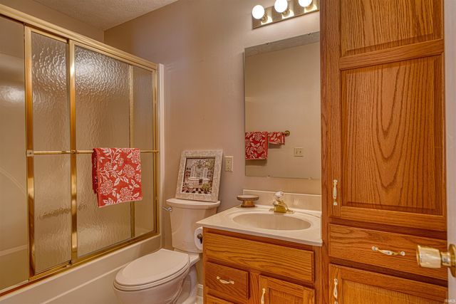 6405 Highcroft Drive, Evansville, IN 47715