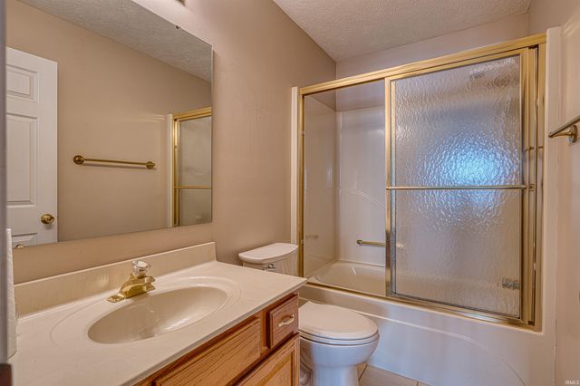 6405 Highcroft Drive, Evansville, IN 47715