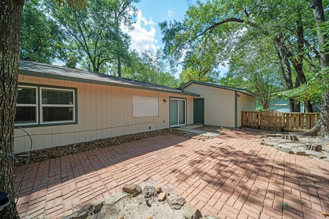 10 Raccoon Lane, The Woodlands, TX 77380