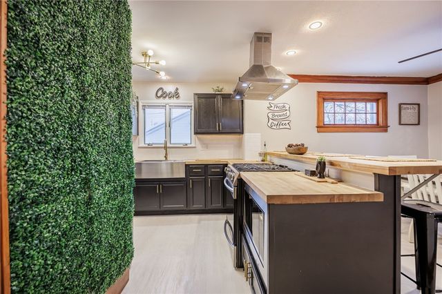 20 Florida Ave, Greece, NY 14616