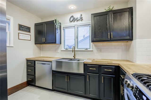 20 Florida Ave, Greece, NY 14616