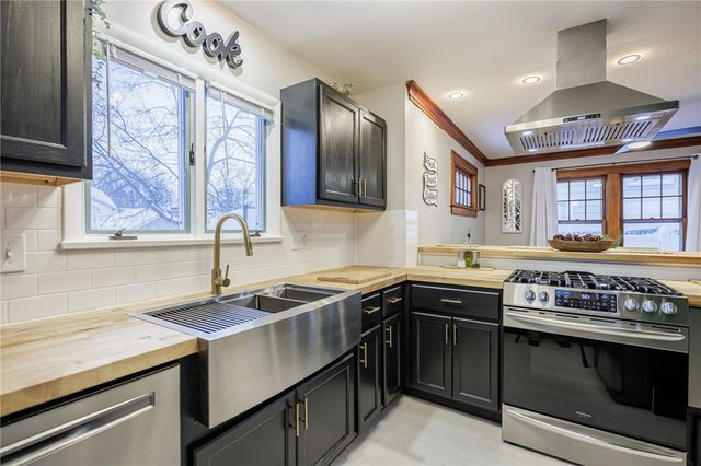 20 Florida Ave, Greece, NY 14616