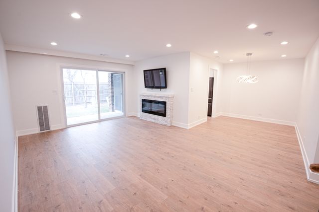 916 Surrey Drive A1, Schaumburg, IL 60193