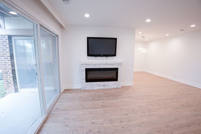 916 Surrey Drive A1, Schaumburg, IL 60193