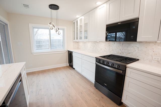 916 Surrey Drive A1, Schaumburg, IL 60193