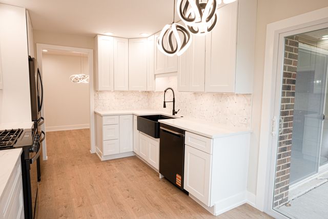 916 Surrey Drive A1, Schaumburg, IL 60193