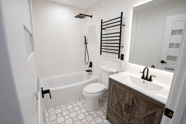 916 Surrey Drive A1, Schaumburg, IL 60193