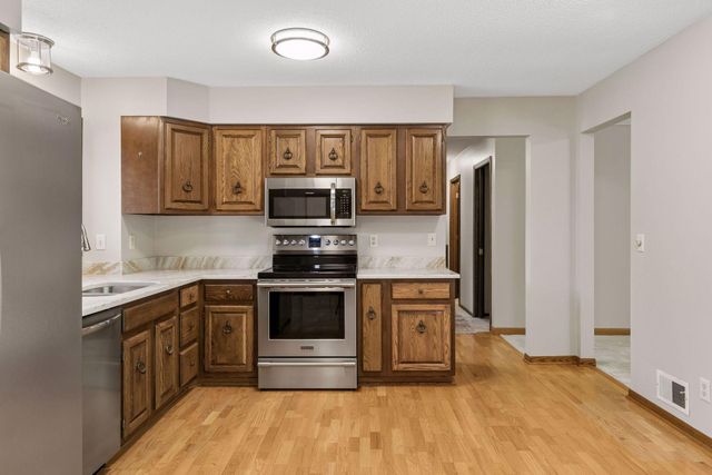 13720 Oakland Drive, Burnsville, MN 55337