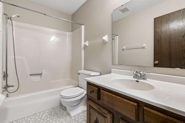 13720 Oakland Drive, Burnsville, MN 55337