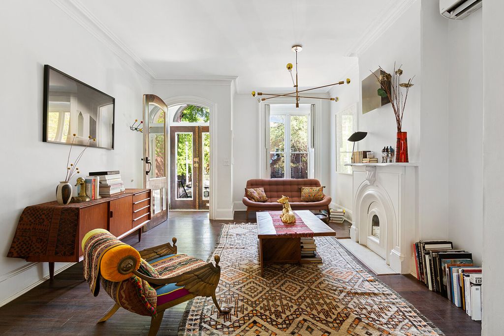 12A MONROE Street, New York City, NY 11238