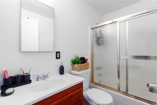 8878 Sabina, Hesperia, CA 92345