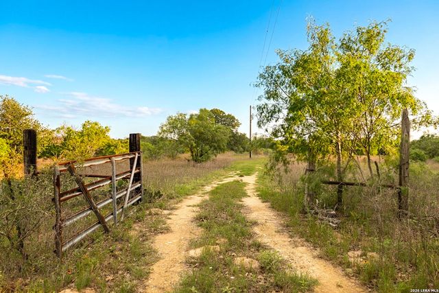 4351 Prairie Lea, Kingsbury, TX 78638