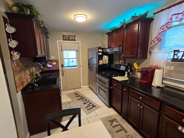 14932 Kedvale Avenue, Midlothian, IL 60445