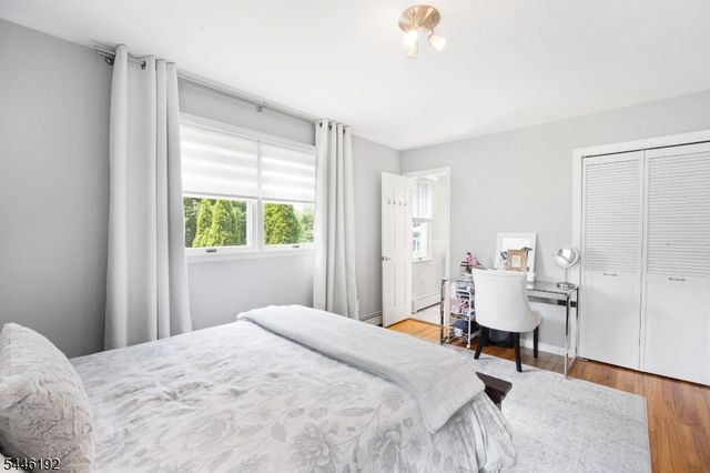 216 Glen Crest Dr, Branchburg Twp., NJ 08853