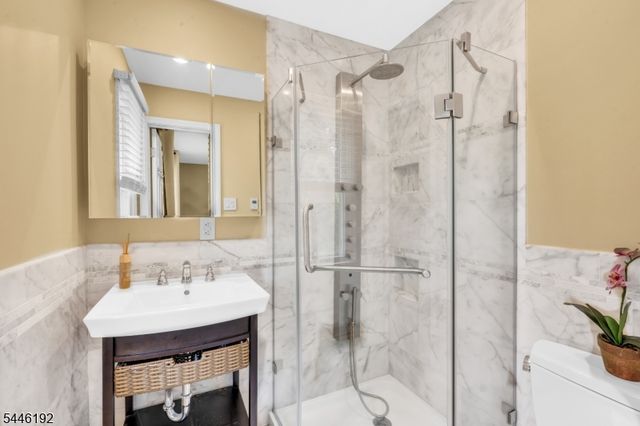 216 Glen Crest Dr, Branchburg Twp., NJ 08853